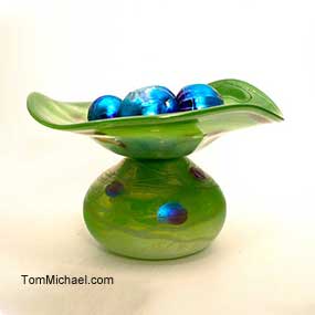 Iridescent art glass centerpiece at TomMichael.com